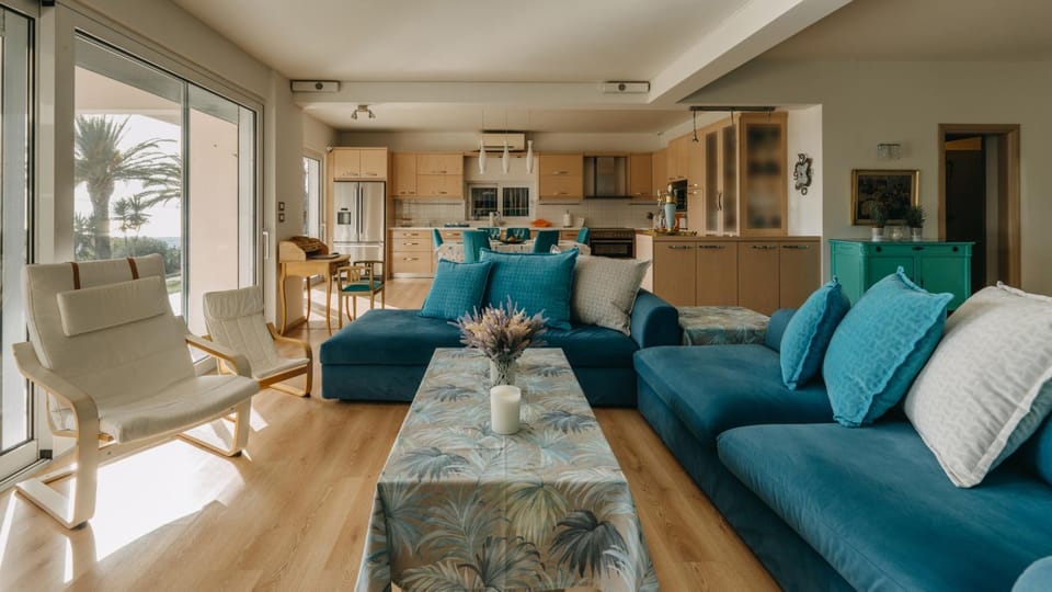 Living room, Seating area