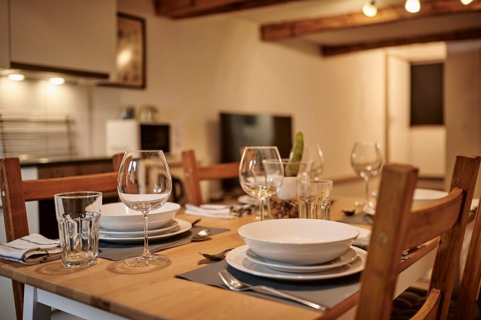 Food and drinks, Dining area, Drinks
