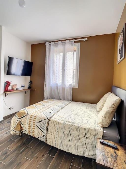 Bed, Photo of the whole room