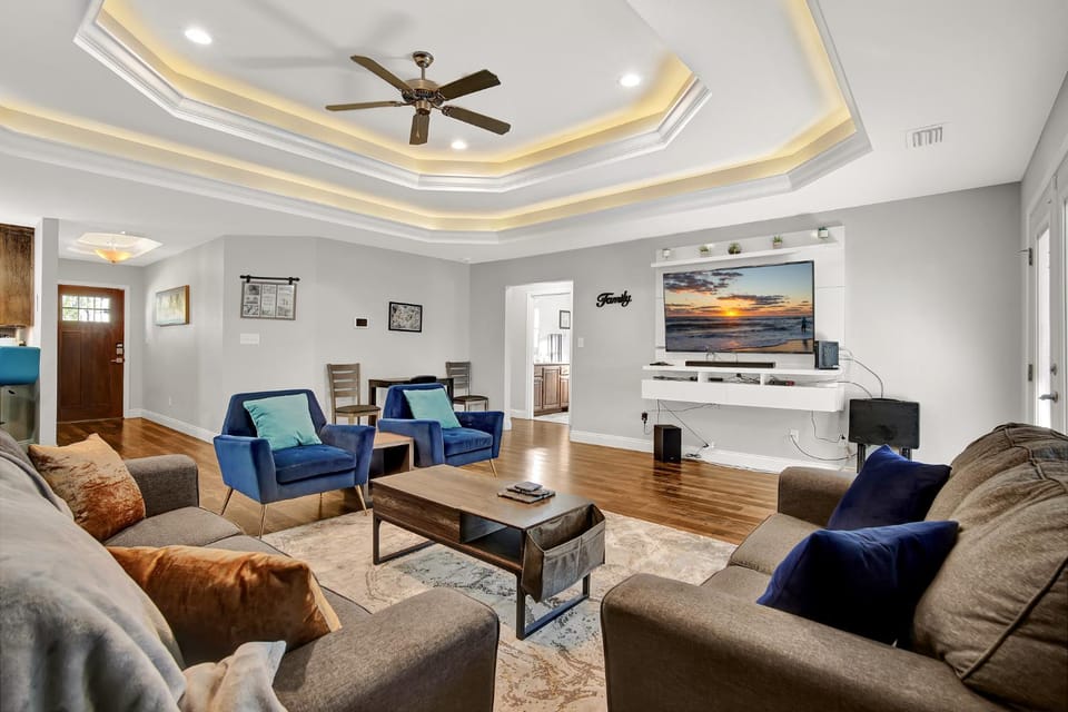 TV and multimedia, Living room, Seating area, fireplace