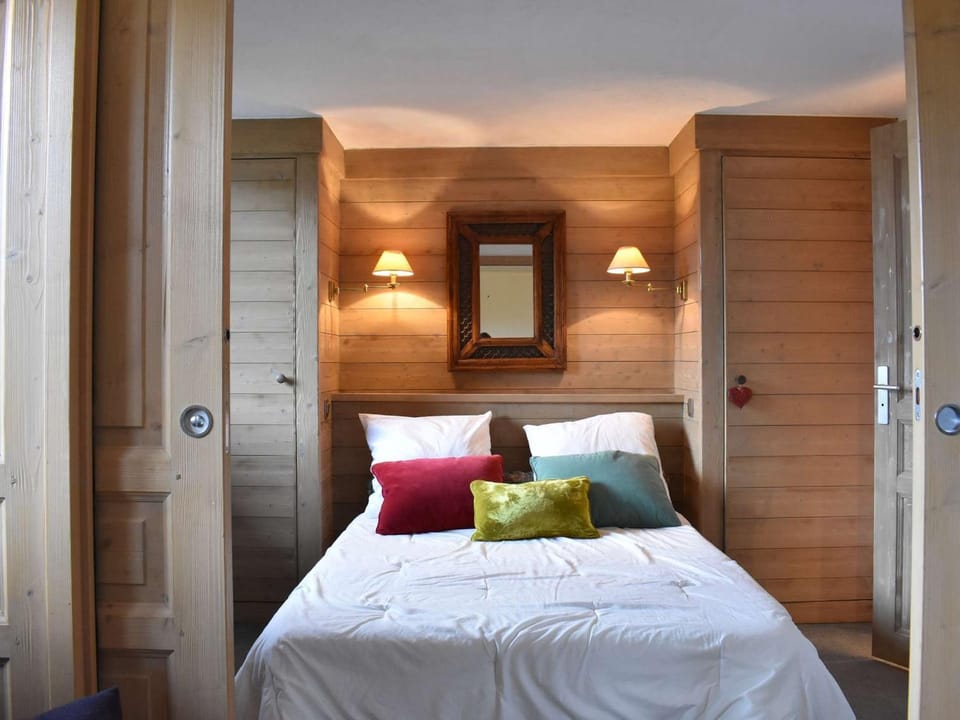 Duplex avec 4 chambres pour 10 à Méribel, proche pistes et commerces, parking inclus - FR-1-180-578 Apartment in Les Allues