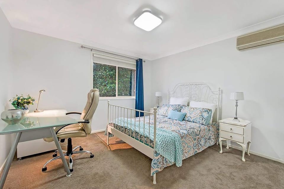 Bed, Photo of the whole room, Bedroom, air conditioner