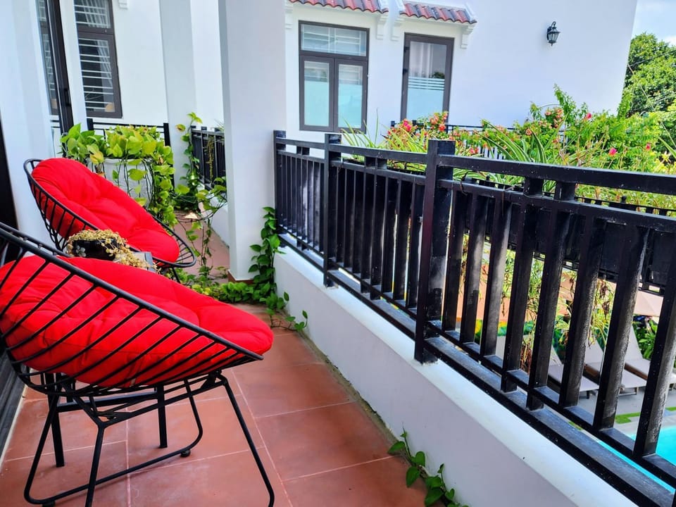 View (from property/room), Balcony/Terrace, Pool view