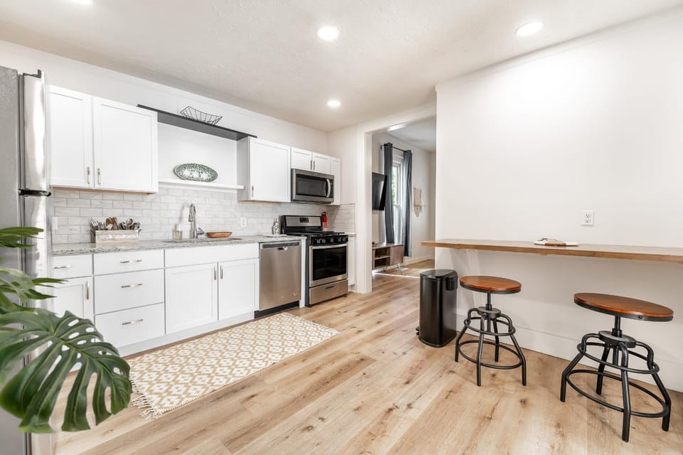 Coffee/tea facilities, Kitchen or kitchenette, Dining area