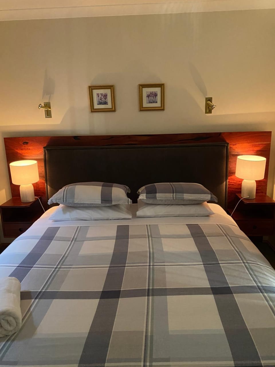 REDGUM RETREAT BRIGHT - Luxury Spa Villa Apartment in Porepunkah