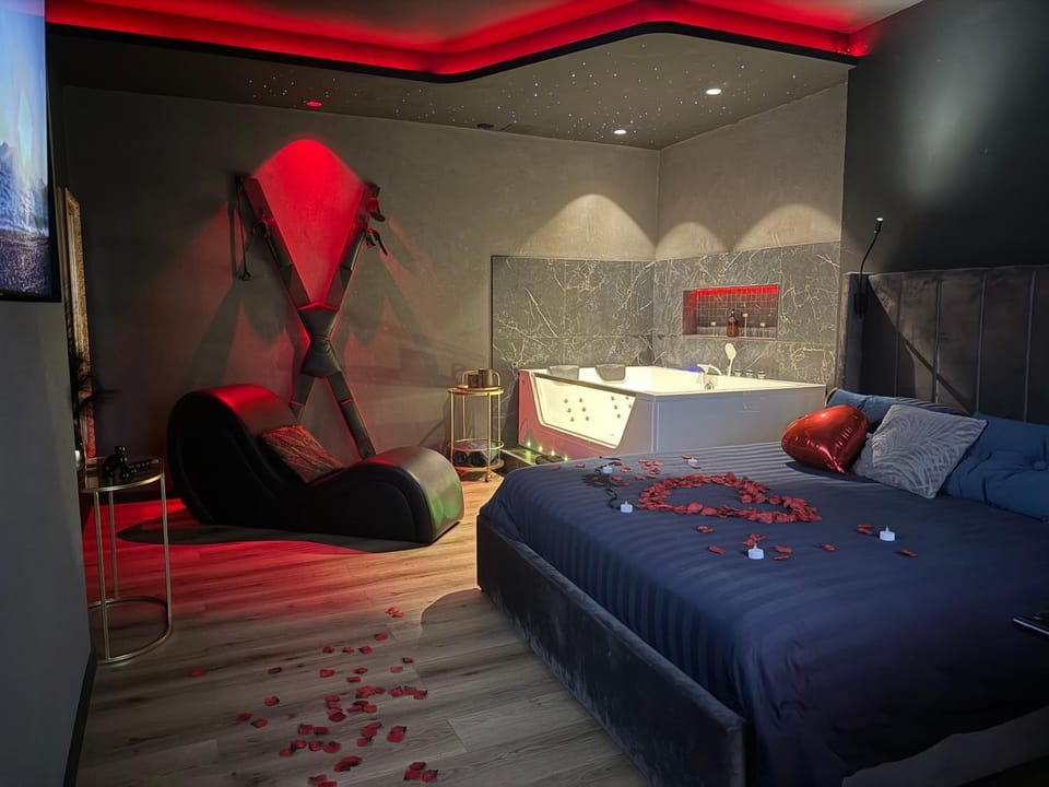 Love Room avec spa Apartment in Auvergne-Rhône-Alpes