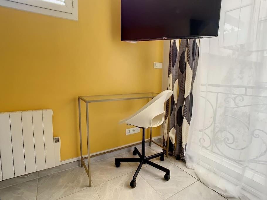 TV and multimedia, Seating area