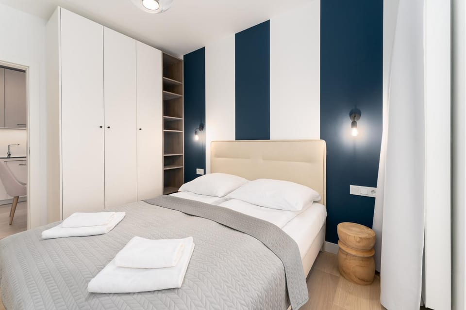 Bed, Bedroom, towels, wardrobe