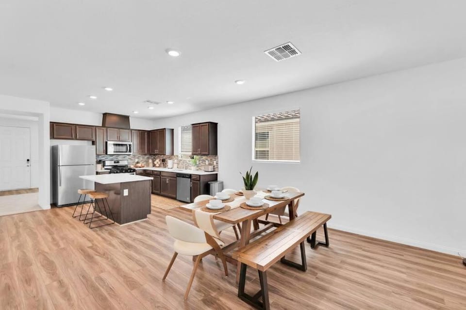 New! Charming single story home * Community park House in North Las Vegas