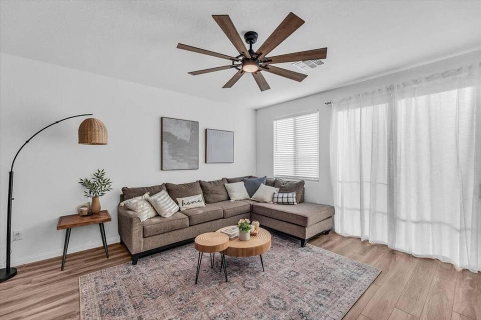 New! Charming single story home * Community park House in North Las Vegas