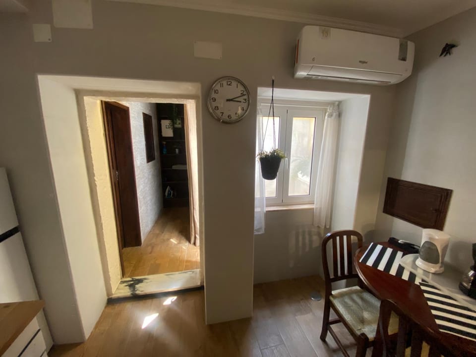 Kitchen or kitchenette, Dining area, kitchen, air conditioner