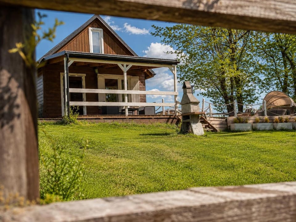 Domek letniskowy na Kaszubach z Balia ogrodowa House in Pomeranian Voivodeship