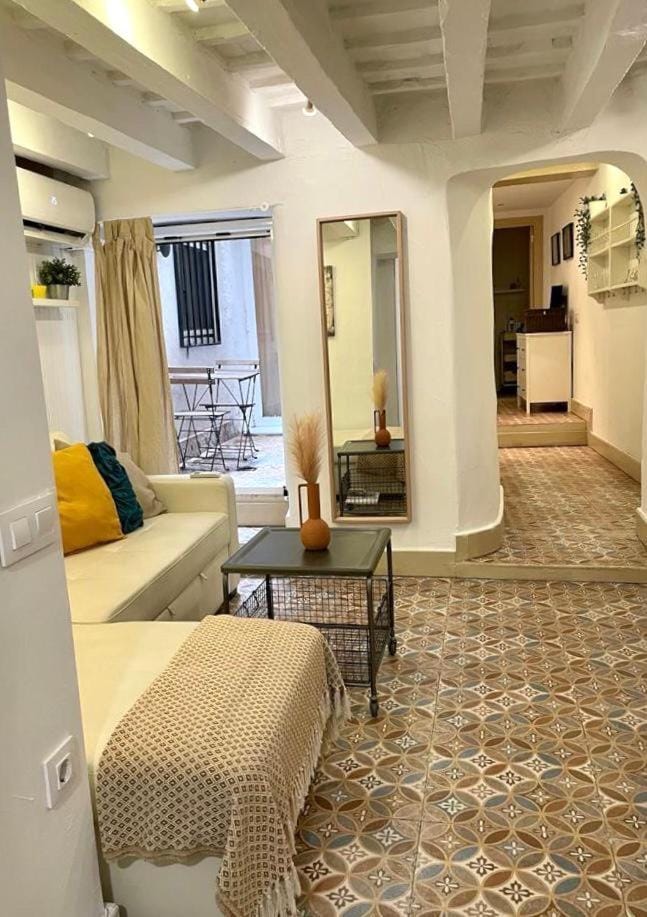 Lovely Coquette loft, heart of cuitat vella El Carmen Valencia Apartment in Valencia