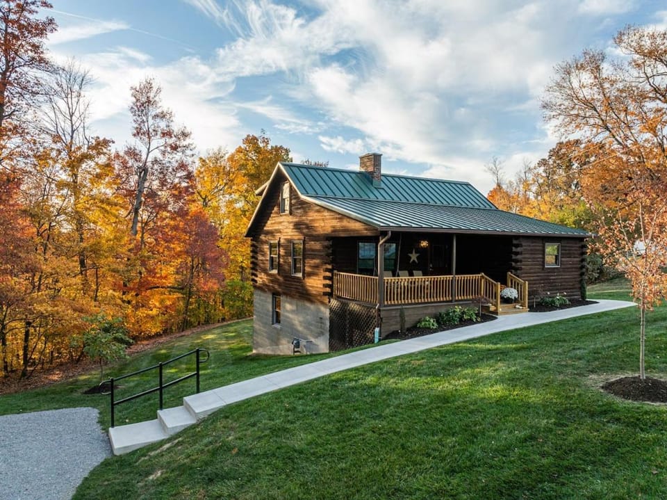 Maple Leaf Cabin Cabin in Ohio