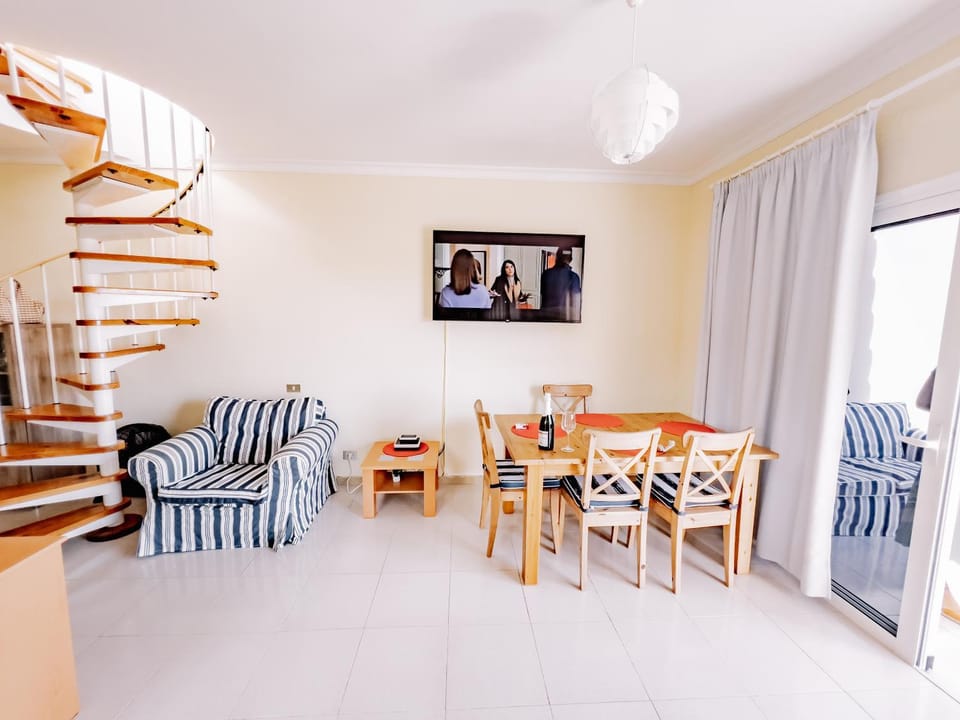 TV and multimedia, Living room, Dining area
