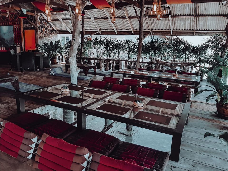 Restaurant/places to eat, Living room, Banquet/Function facilities, Seating area