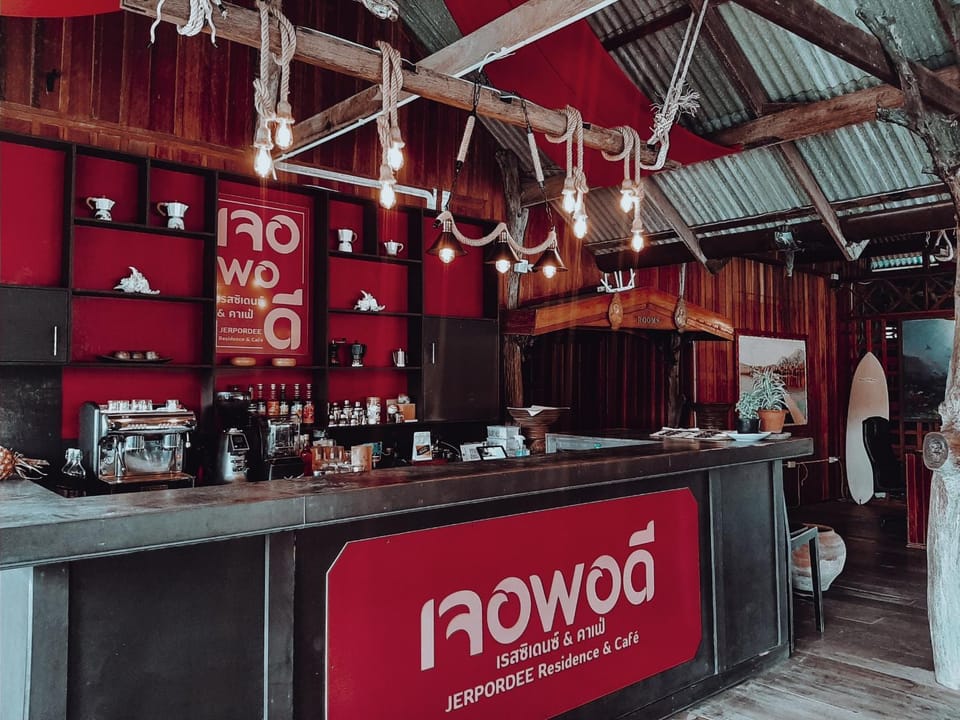 Restaurant/places to eat, Coffee/tea facilities, Lounge or bar, Food and drinks, Drinks