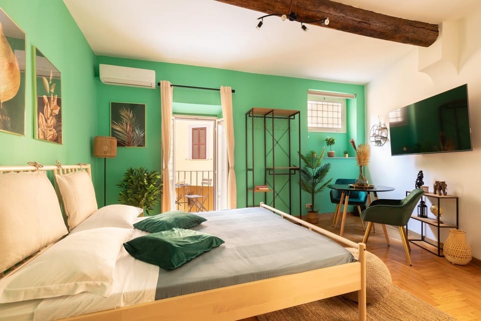 Bed, TV and multimedia, Living room, Photo of the whole room, Bedroom