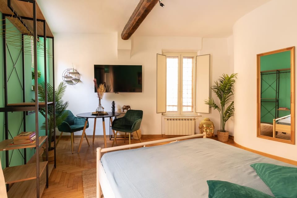 Bed, TV and multimedia, Living room, Photo of the whole room, Bedroom, hair dresser