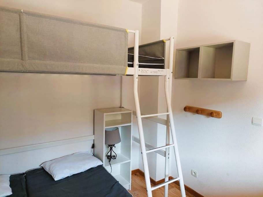 Bed, Bedroom, bunk bed