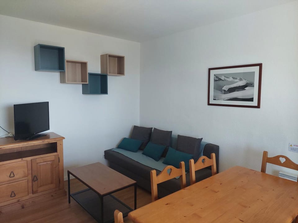 Bed, Living room