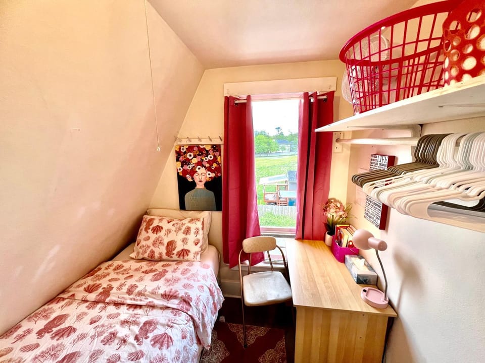 Bed, Bedroom