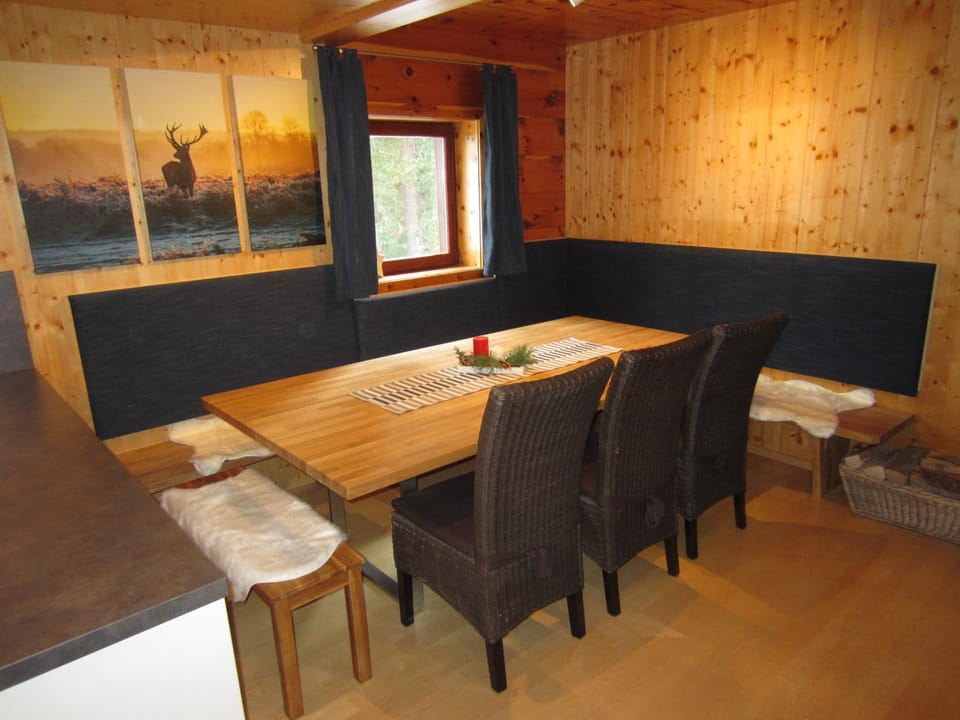 Kitchen or kitchenette, Seating area, Dining area
