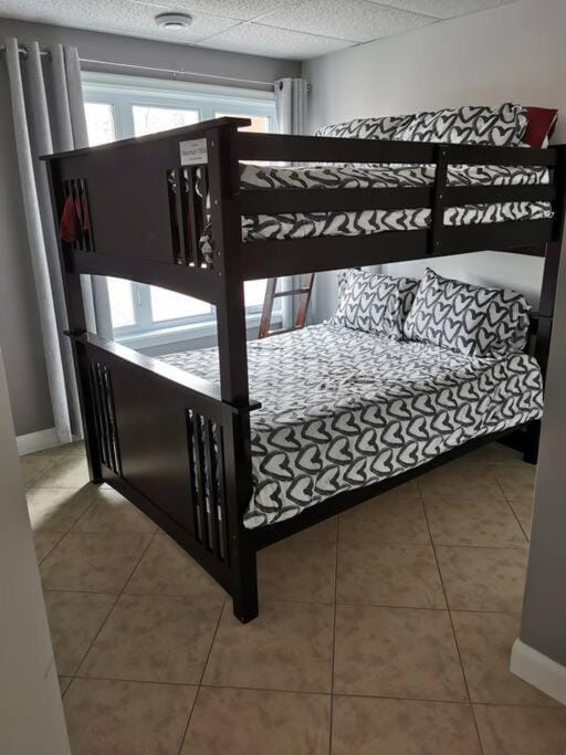 Bedroom, bunk bed