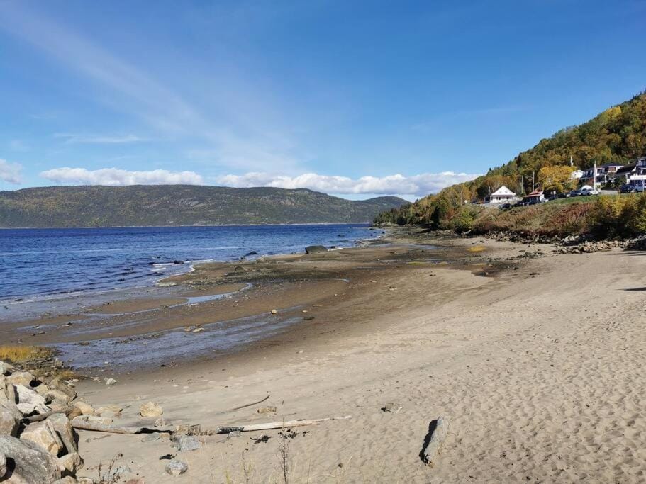 Nearby landmark, Natural landscape, Beach, Mountain view