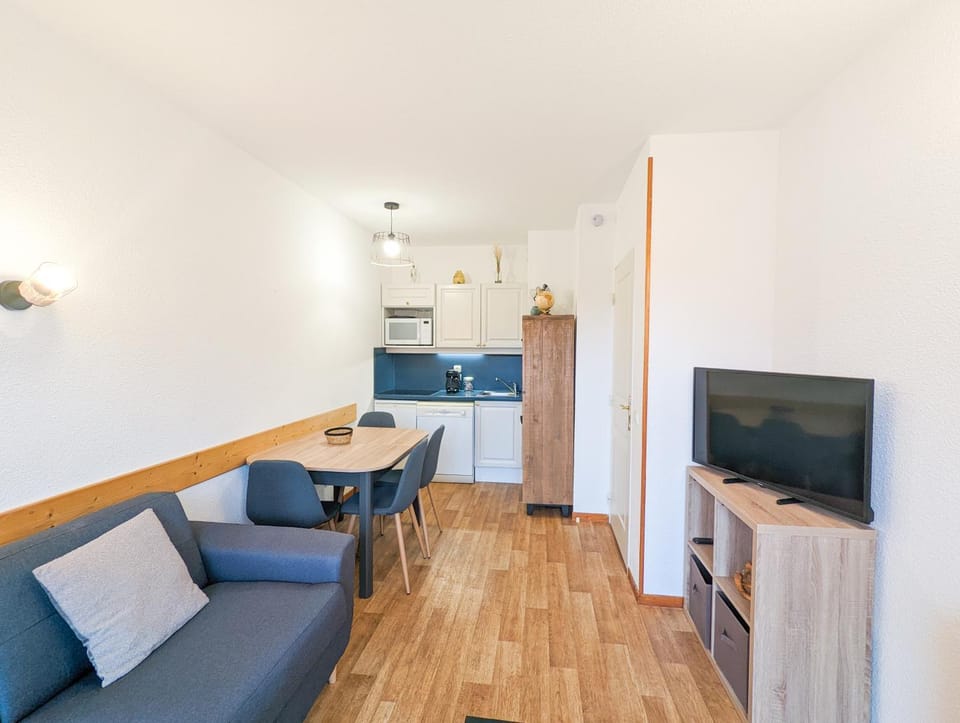 Communal lounge/ TV room, TV and multimedia, Living room, Seating area