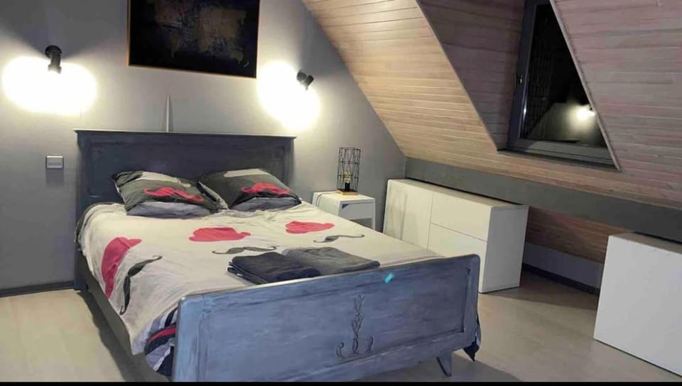 Bed, Bedroom