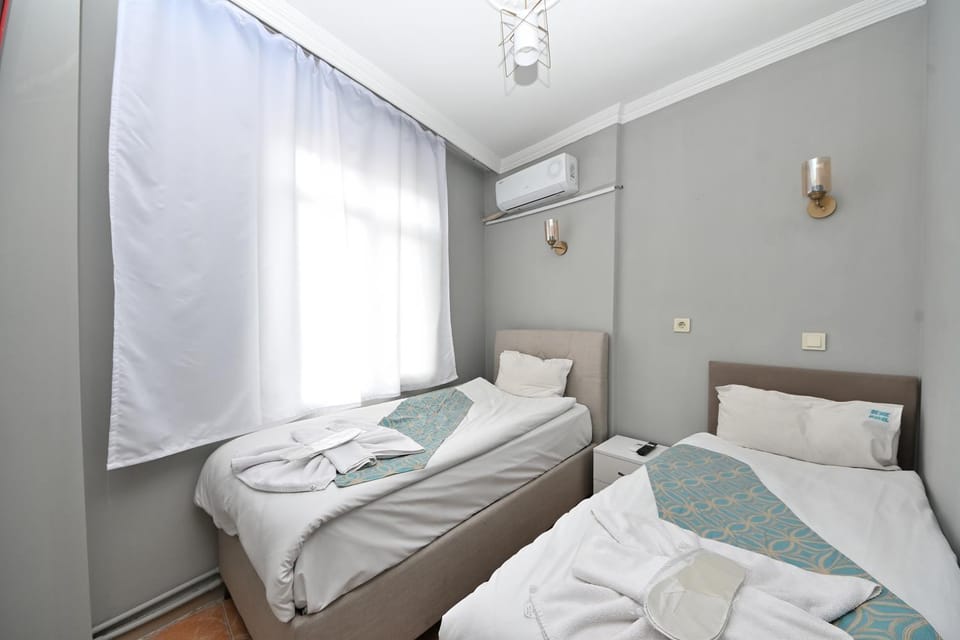 Bed, Photo of the whole room, towels