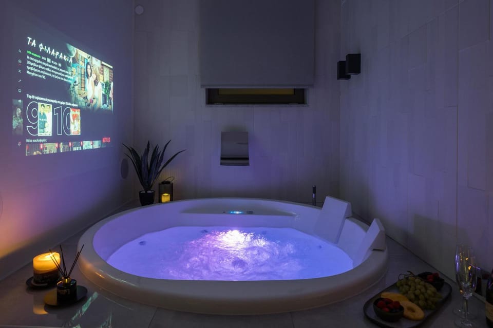 Night, Hot Tub, Hot Tub, Bathroom, TV and multimedia, Bath