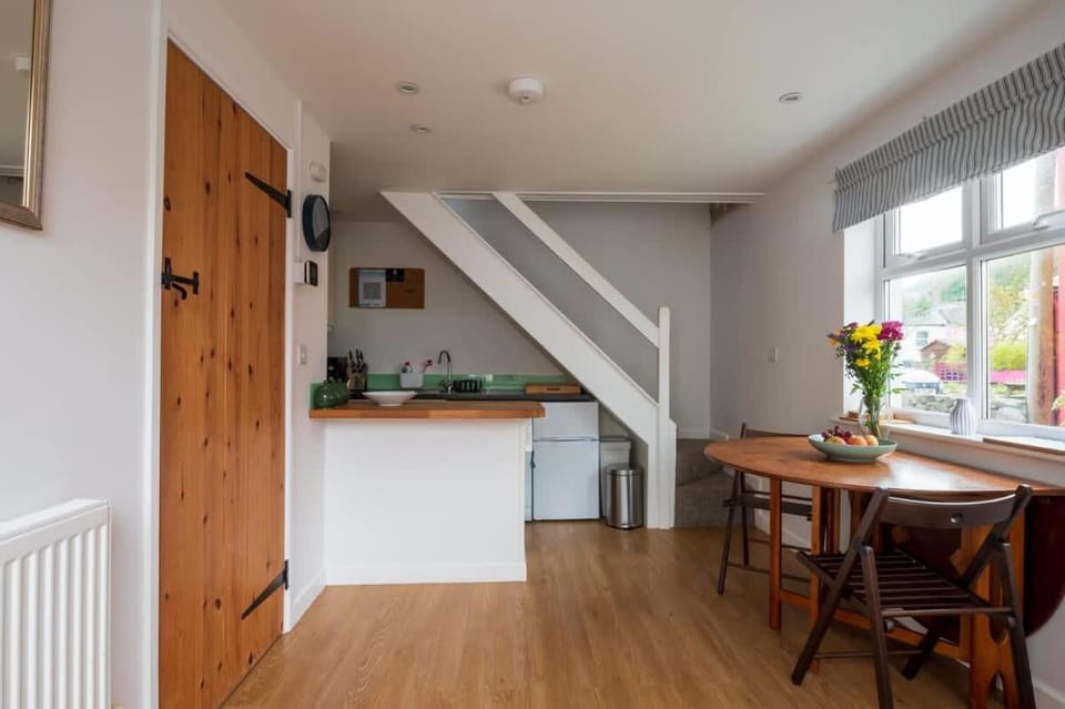 Riverside Bothy In Heart of Scenic Harbour Village House in Saint Davids