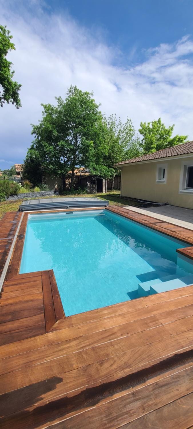 Maison familiale au calme avec piscine securisee House in Mios