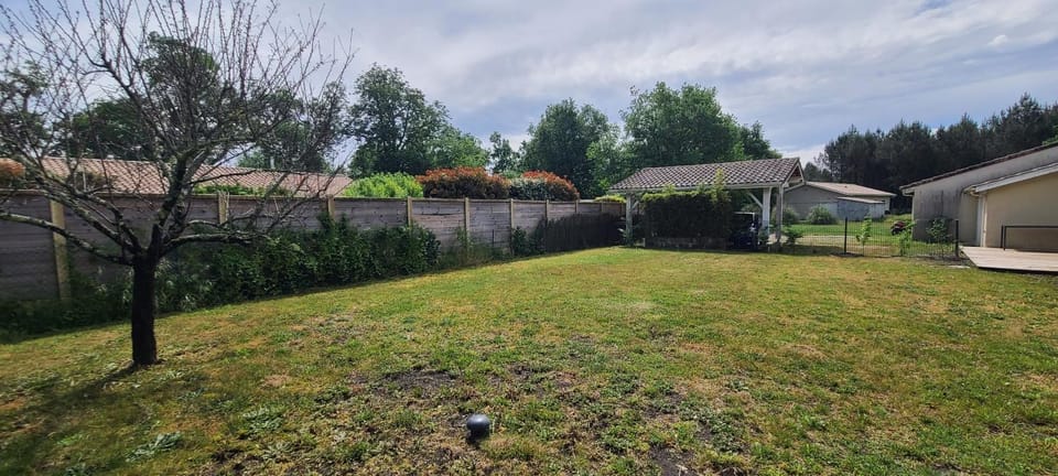 Maison familiale au calme avec piscine securisee House in Mios