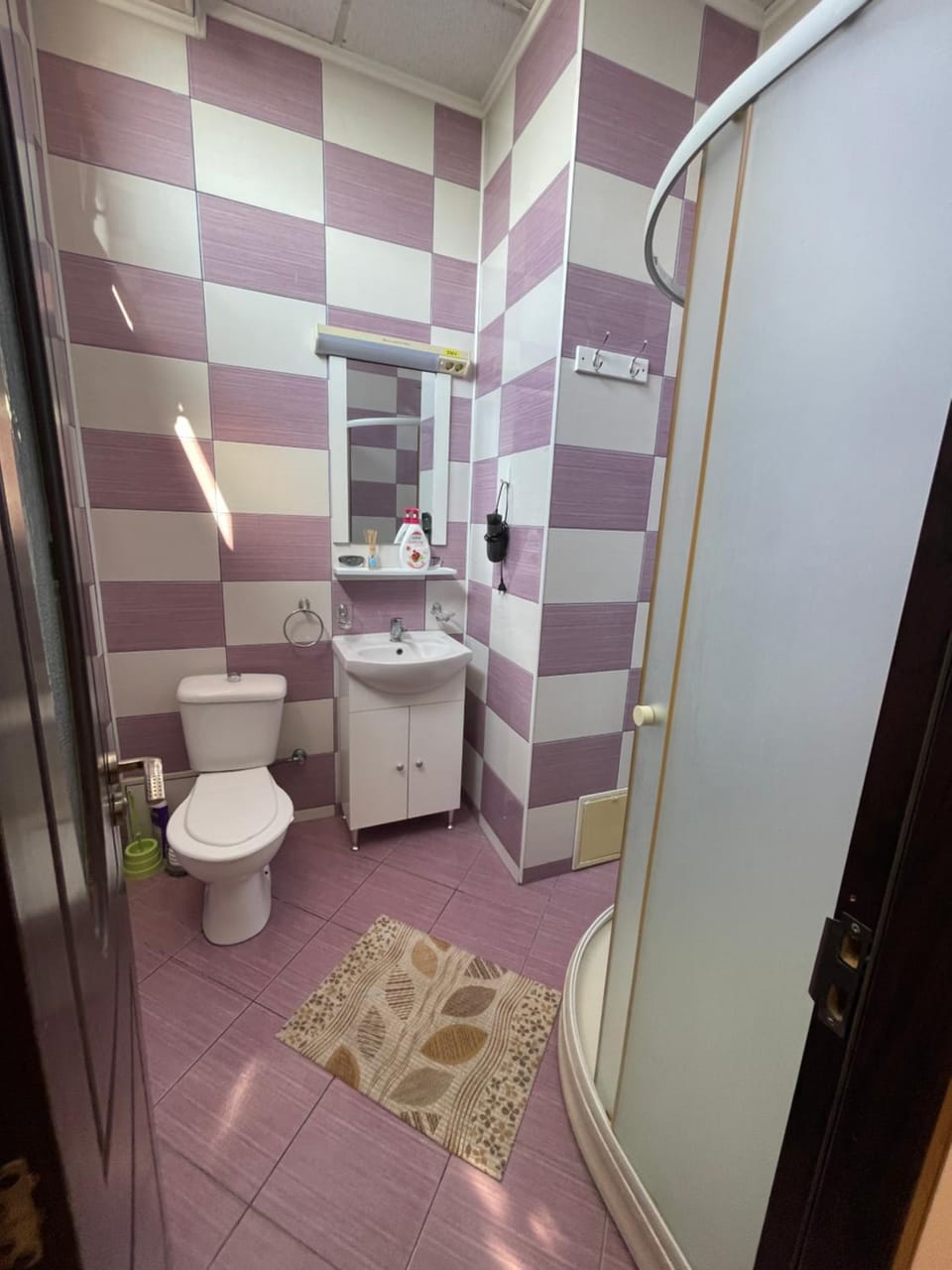 Shower, Toilet, Bathroom, towels