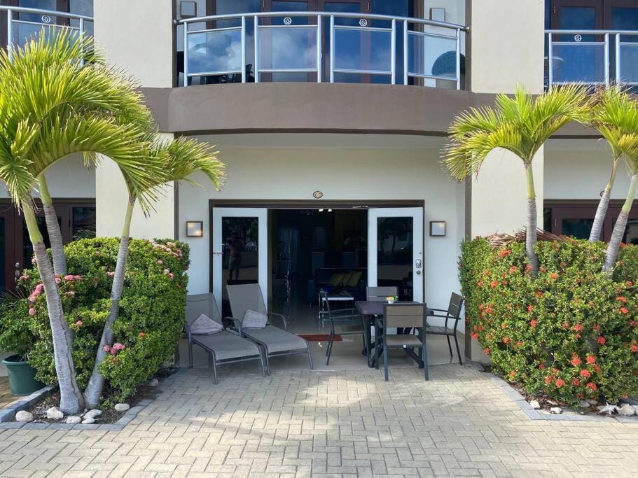Eagle Beach Aruba Breeze Condominium Melon Apartment in Noord