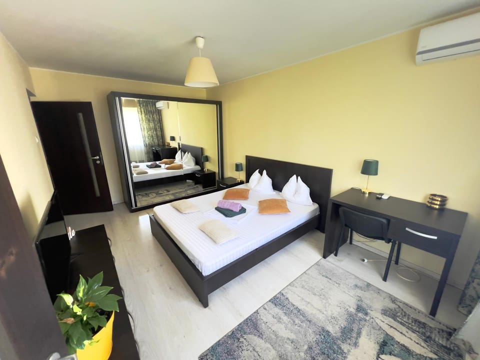 Bed, Living room, Photo of the whole room, Bedroom, wardrobe