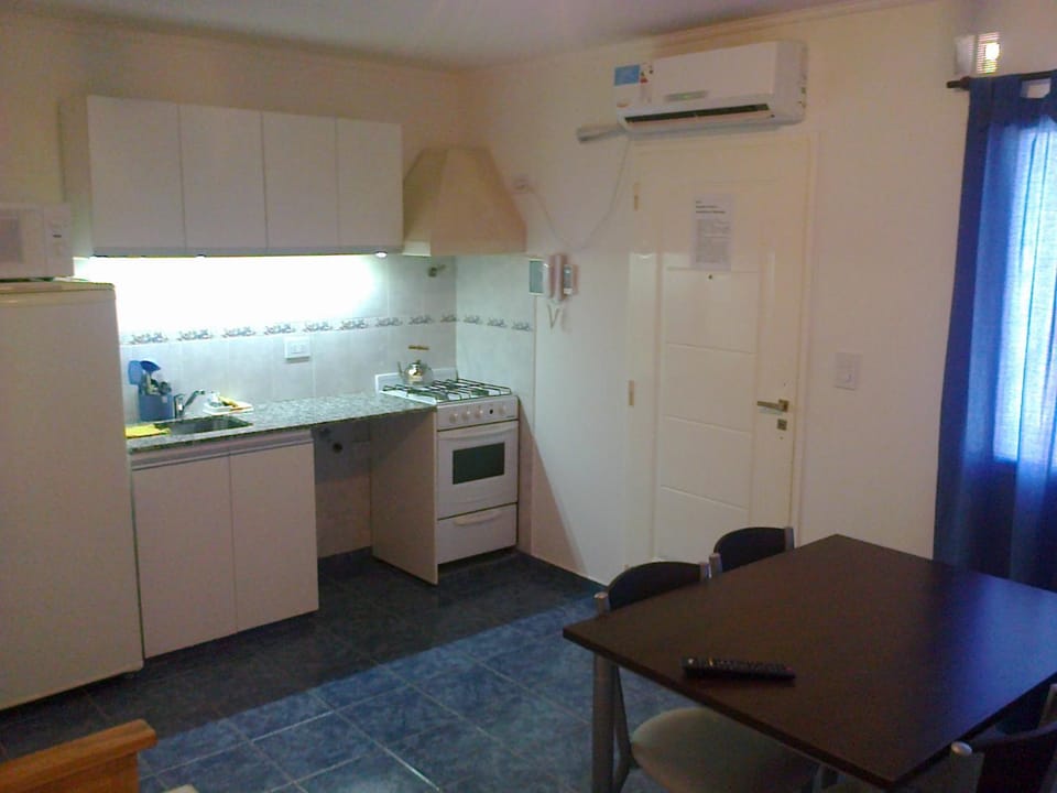 Kitchen or kitchenette, Dining area, pet friendly