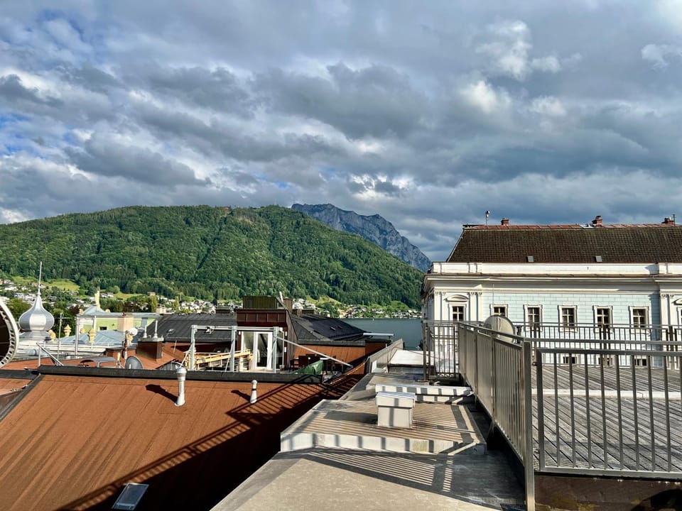 Mountain view, Sea view