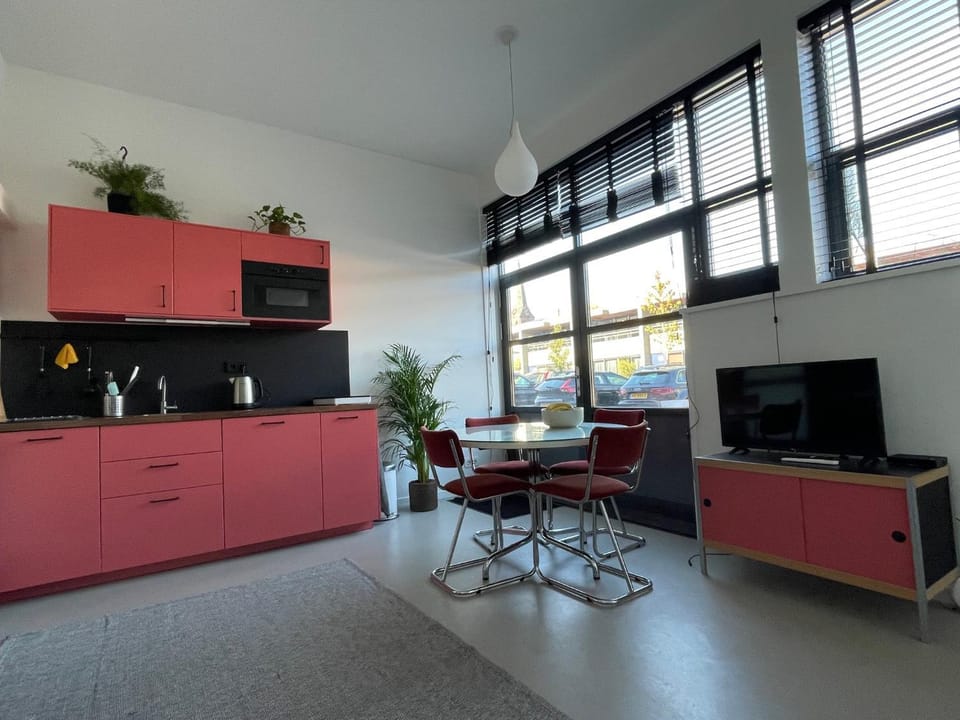 Kitchen or kitchenette, Internal: Not applicable to any particular room
