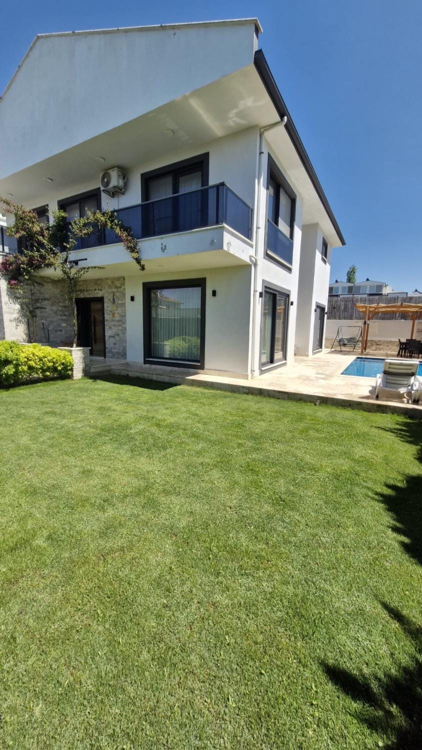 Property building, Spring, Day, Natural landscape, Garden, Garden, Garden view