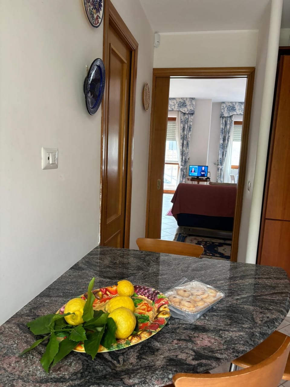 Kitchen or kitchenette, Food and drinks