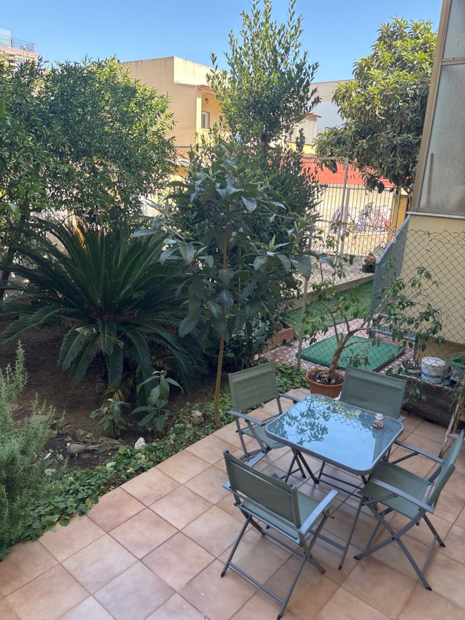 Tangerine Tree House Apartment in Cagliari