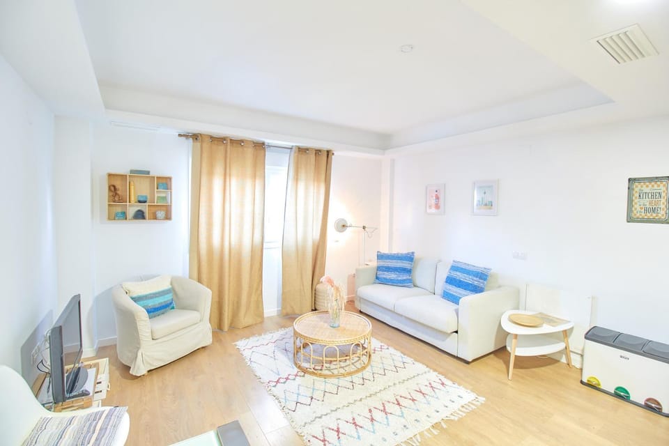 City apartment with workspace & parking Apartment in Tarifa