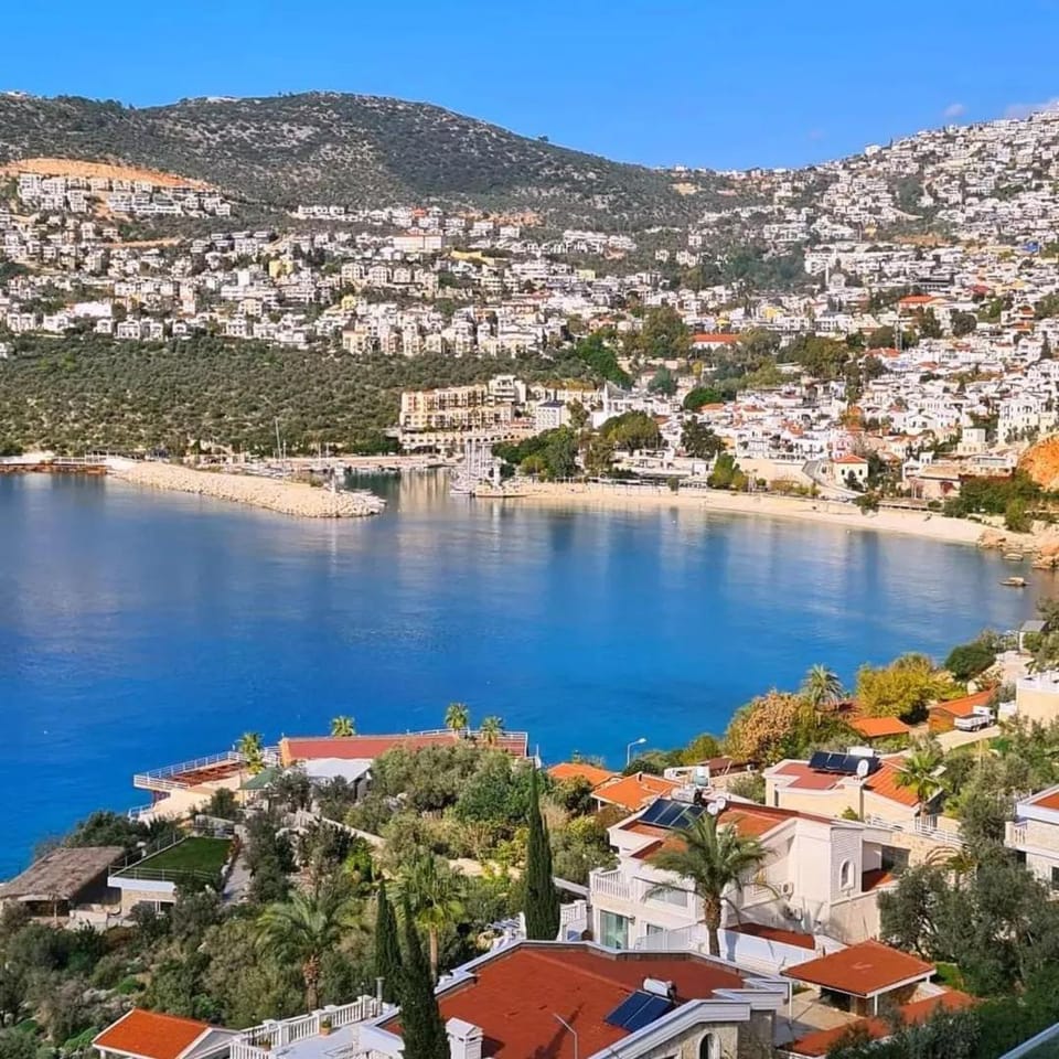 Havuzu dışarıdan görünmeyen jakuzili özel havuzlu lüks villa Villa in Kalkan Belediyesi
