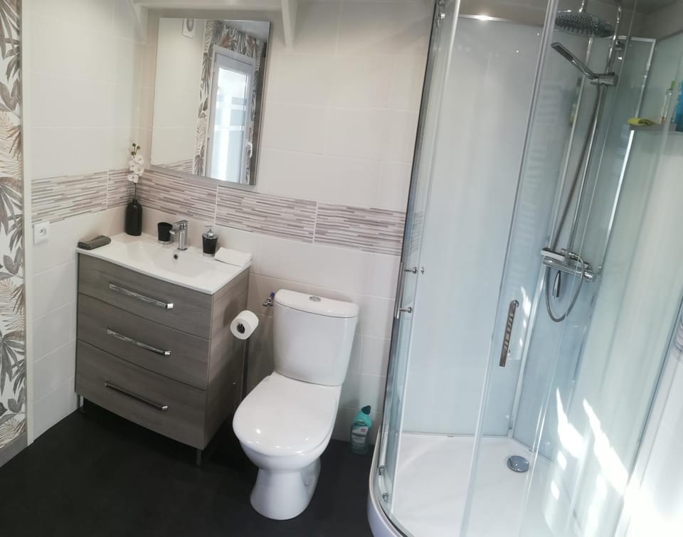 Shower, Toilet, Bathroom