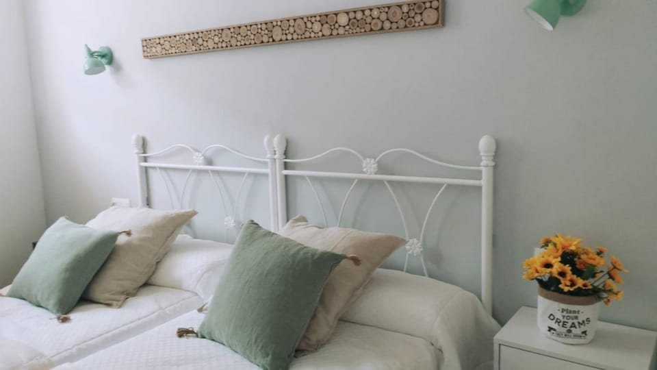 Bed, Photo of the whole room