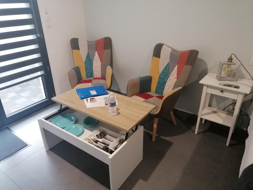 Studio BLEU, classé 3 étoiles, Clim, Wifi, Lave-linge, Lit King Size, au calme et à 1000m des plages de Valras Plage, pour 2 personnes max sans enfant, calmes ou séniors Apartment in Occitanie